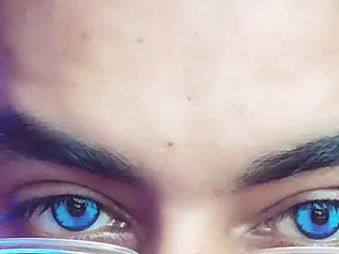 Snapshot of ChiseledCharm chatting on October 25, 2025, 7:41 pm ChiseledCharm online show from October 25, 2025, 7:41 pm