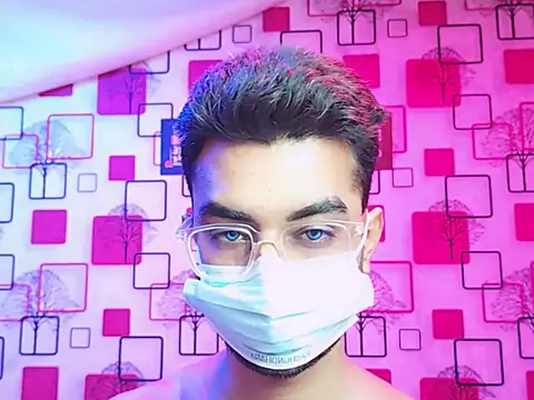 Snapshot of ChiseledCharm chatting on November 7, 2025, 10:32 pm ChiseledCharm online show from November 7, 2025, 10:32 pm