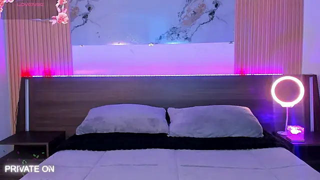 samanthaa moon online show from March 17, 2026, 9:40 pm