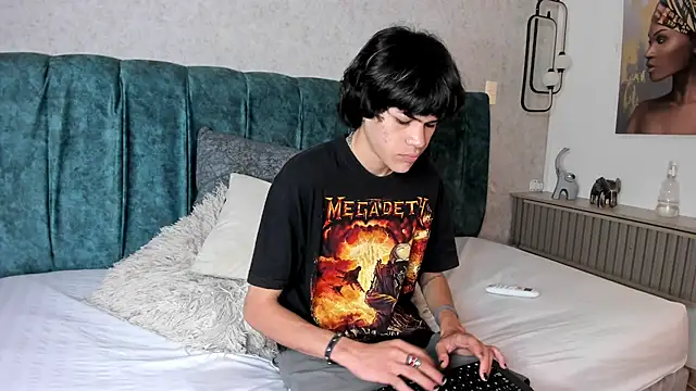 Diamond twink online show from June 11, 2026, 1:53 pm