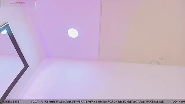 ZOETTAYLOR online show from May 26, 2026, 6:59 pm