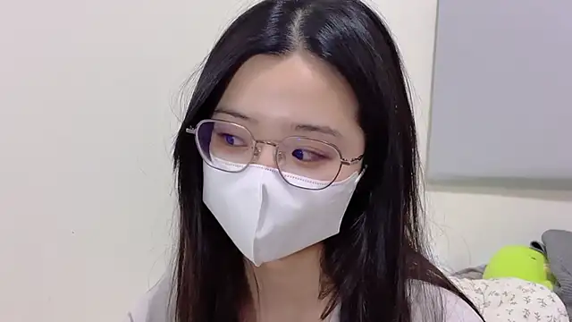 LHeart online show from October 17, 2025, 3:58 pm