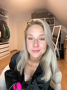 Snapshot of celis_secret chatting on September 30, 2025, 5:12 am celis secret online show from September 30, 2025, 5:12 am