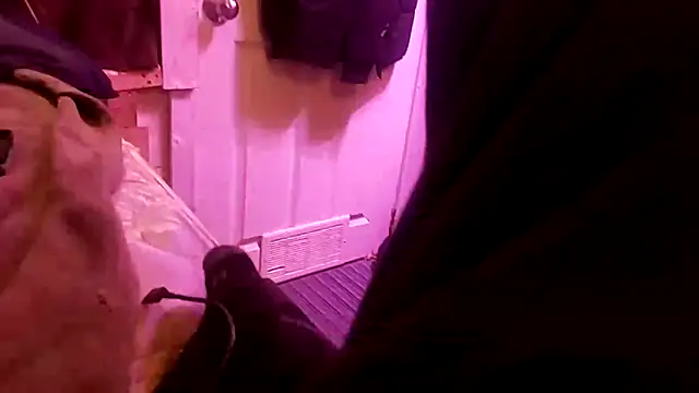 Snapshot of David1982qq chatting on October 7, 2025, 5:21 pm David1982qq online show from October 7, 2025, 5:21 pm