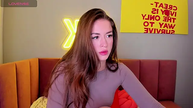 StacyWells online show from September 14, 2025, 2:33 am