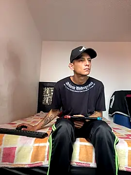 Snapshot of andrewcoopper1 chatting on September 30, 2025, 4:01 pm andrewcoopper1 online show from September 30, 2025, 4:01 pm