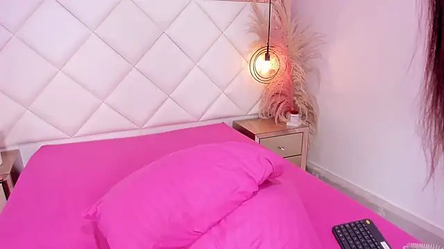 Snapshot of Lucianaa_Collins chatting on November 5, 2025, 12:05 pm Lucianaa Collins online show from November 5, 2025, 12:05 pm