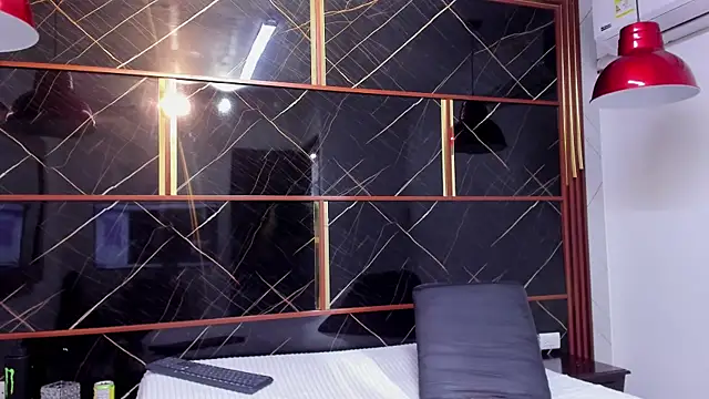 HannyThompson online show from September 27, 2025, 12:21 pm