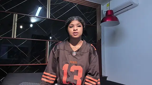 HannyThompson online show from October 31, 2025, 12:17 pm