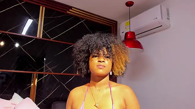 HannyThompson online show from November 11, 2025, 12:38 pm