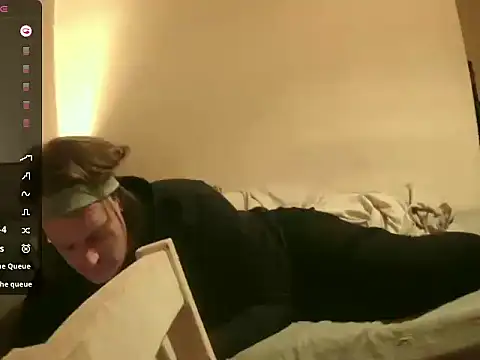 avamaxwell online show from September 10, 2025, 7:25 pm