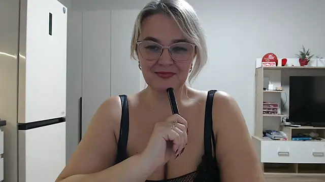 EleanoraDream online show from April 24, 2026, 9:01 am