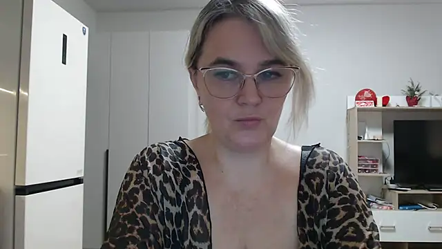 EleanoraDream online show from April 27, 2026, 10:57 am