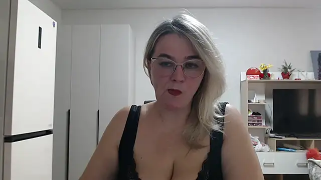 EleanoraDream online show from April 30, 2026, 11:27 am