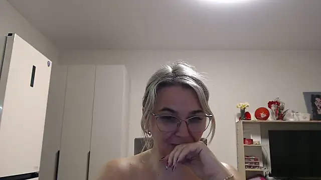 EleanoraDream online show from May 9, 2026, 5:18 pm