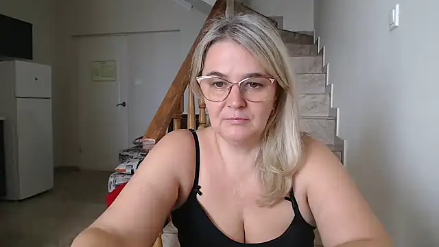EleanoraDream online show from June 28, 2026, 12:44 pm