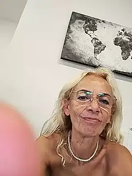 Snapshot of clarabell4 chatting on June 17, 2026, 8:28 am clarabell4 online show from June 17, 2026, 8:28 am