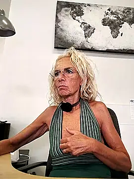 Snapshot of clarabell4 chatting on July 8, 2026, 8:08 am clarabell4 online show from July 8, 2026, 8:08 am