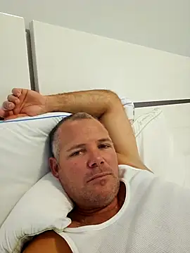 cubanitofeliz40 online show from November 30, 2025, 5:06 pm