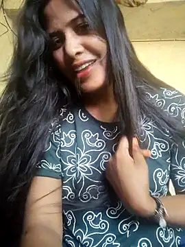 cute radhikaa online show from May 10, 2026, 12:10 pm