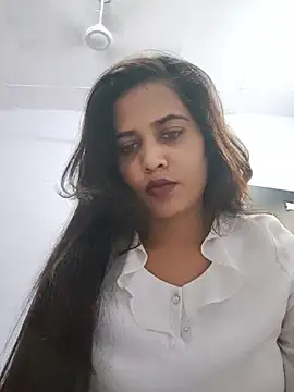 Snapshot of cute_radhikaa chatting on June 26, 2026, 5:12 am cute radhikaa online show from June 26, 2026, 5:12 am