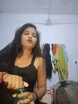 Snapshot of cute_radhikaa chatting on July 18, 2026, 5:39 pm cute radhikaa online show from July 18, 2026, 5:39 pm