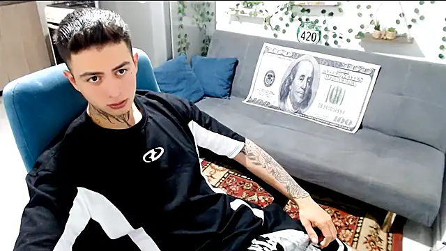 Snapshot of santii_ss chatting on February 6, 2026, 12:04 am santii ss online show from February 6, 2026, 12:04 am