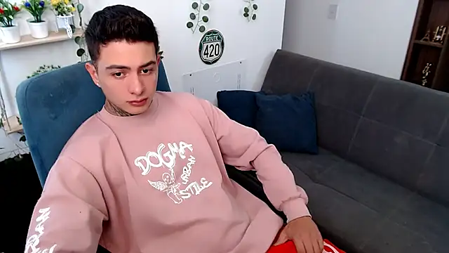 Snapshot of santii_ss chatting on March 11, 2026, 3:18 pm santii ss online show from March 11, 2026, 3:18 pm