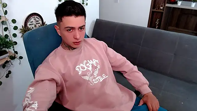 Snapshot of santii_ss chatting on March 18, 2026, 3:04 pm santii ss online show from March 18, 2026, 3:04 pm