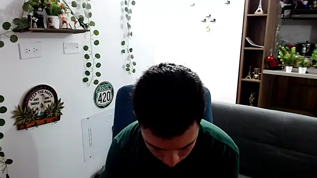 Snapshot of santii_ss chatting on March 20, 2026, 2:22 pm santii ss online show from March 20, 2026, 2:22 pm