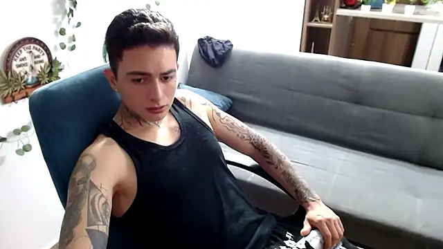 Snapshot of santii_ss chatting on April 5, 2026, 2:42 am santii ss online show from April 5, 2026, 2:42 am