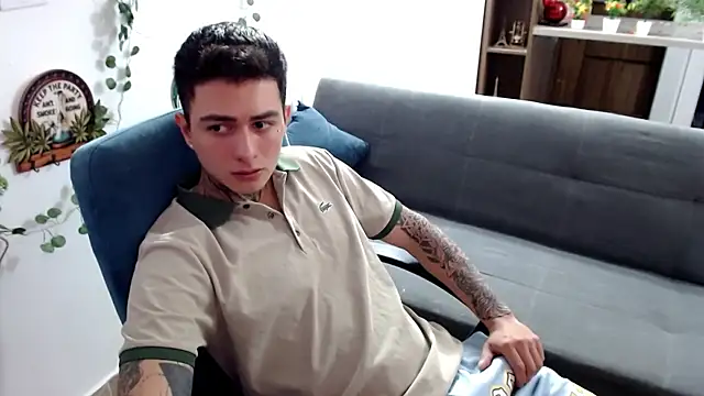 Snapshot of santii_ss chatting on April 6, 2026, 4:52 pm santii ss online show from April 6, 2026, 4:52 pm
