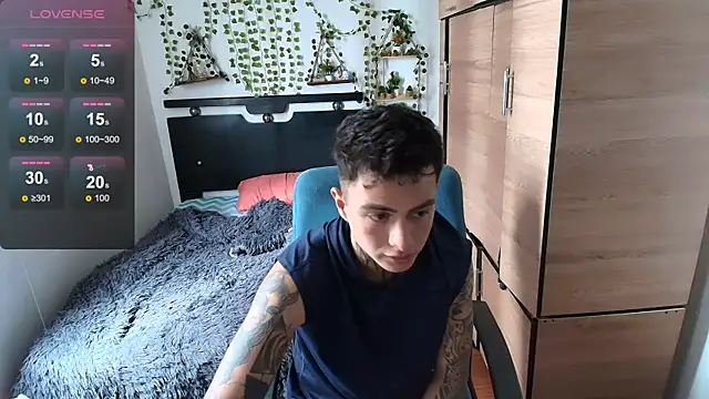 Snapshot of santii_ss chatting on April 19, 2026, 5:01 pm santii ss online show from April 19, 2026, 5:01 pm