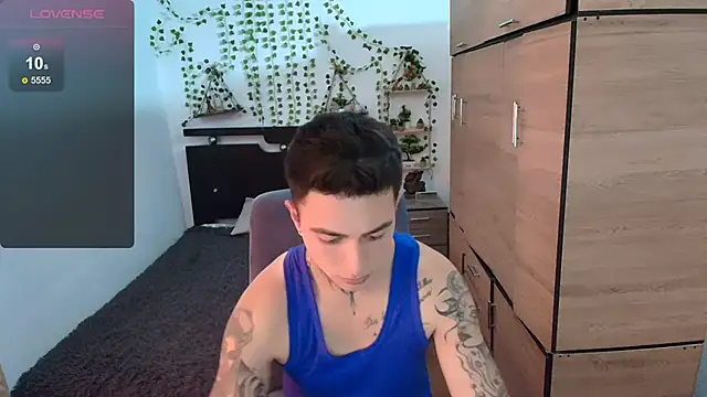 Snapshot of santii_ss chatting on April 21, 2026, 3:50 pm santii ss online show from April 21, 2026, 3:50 pm
