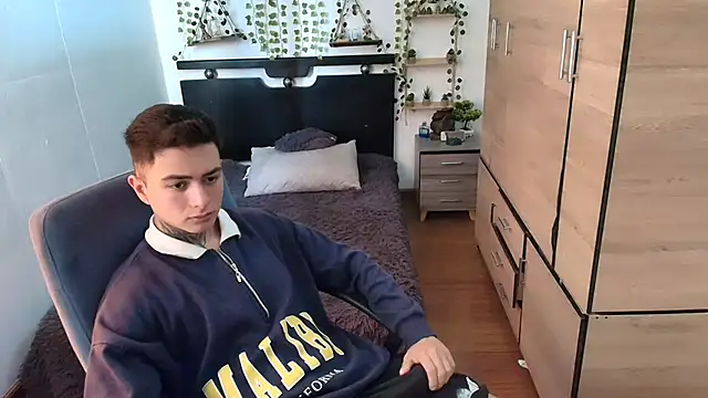 Snapshot of santii_ss chatting on May 10, 2026, 2:11 pm santii ss online show from May 10, 2026, 2:11 pm