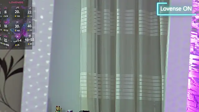 LucyLextonX online show from November 3, 2025, 5:20 am