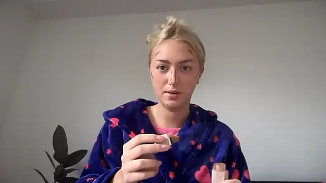 Kitty Swetty online show from October 7, 2025, 8:55 am