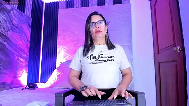 Snapshot of Agatha_Pleasure chatting on April 18, 2026, 11:58 am Agatha Pleasure online show from April 18, 2026, 11:58 am
