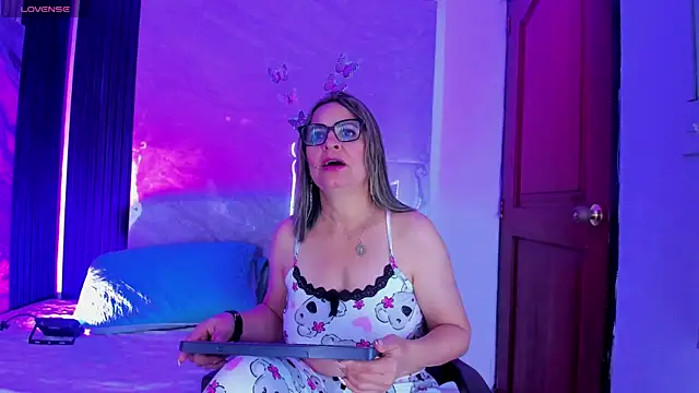 Snapshot of Agatha_Pleasure chatting on April 23, 2026, 11:53 am Agatha Pleasure online show from April 23, 2026, 11:53 am