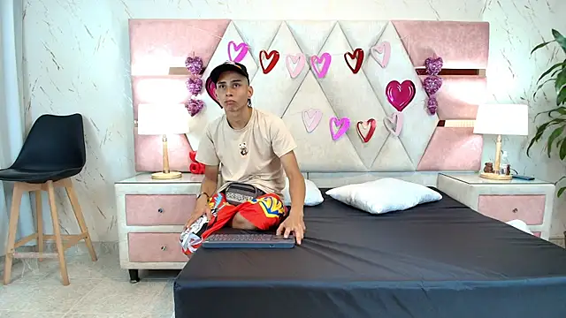 Snapshot of Zoelucas chatting on September 23, 2025, 7:06 pm Zoelucas online show from September 23, 2025, 7:06 pm