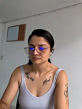Coralinne   online show from May 2, 2026, 4:45 pm