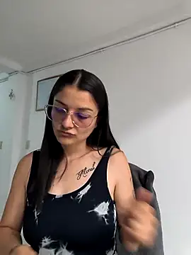 Coralinne   online show from May 4, 2026, 3:08 pm