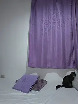 Coralinne   online show from June 5, 2026, 1:01 am