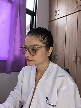 Coralinne   online show from July 4, 2026, 3:51 pm