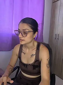 Coralinne   online show from July 7, 2026, 4:33 pm