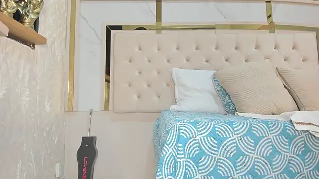 megan rous  online show from September 19, 2025, 3:08 am