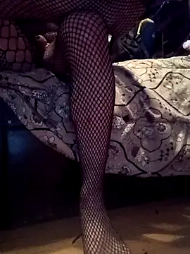 Snapshot of Crossedsissy chatting on April 28, 2026, 11:43 pm Crossedsissy online show from April 28, 2026, 11:43 pm