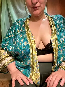 FetishIris online show from October 22, 2025, 5:56 pm