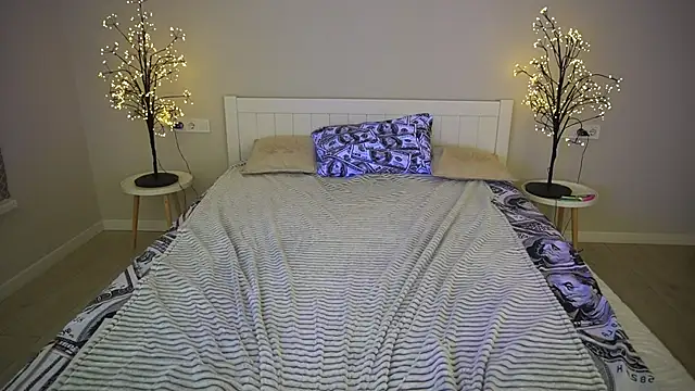 IvyLaurent online show from October 10, 2025, 6:12 am