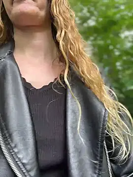 Bikergirl 97 online show from May 20, 2026, 1:17 pm